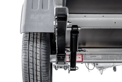 Autotransportanhänger auf Blattfedern 264×125 UNITRAILER GARDEN 264/R KIPP mit Gitterwänden, H-800 Rahmen und grauer Pla
